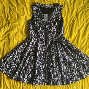NWT Alberto Maki lace dress with pockets!